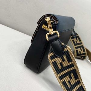 Fendi Medium Baguette Bag - Image 6