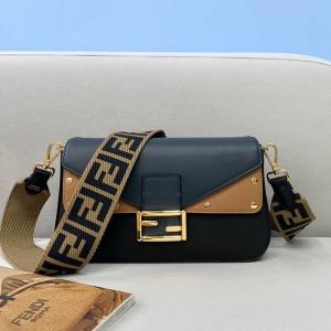 Fendi Medium Baguette Bag - Image 3