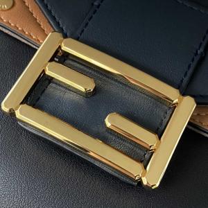 Fendi Medium Baguette Bag - Image 4