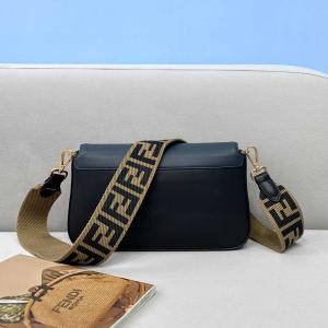 Fendi Medium Baguette Bag - Image 5