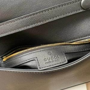 Gucci Blondie Chains Shoulder Bag In Leather - Image 4